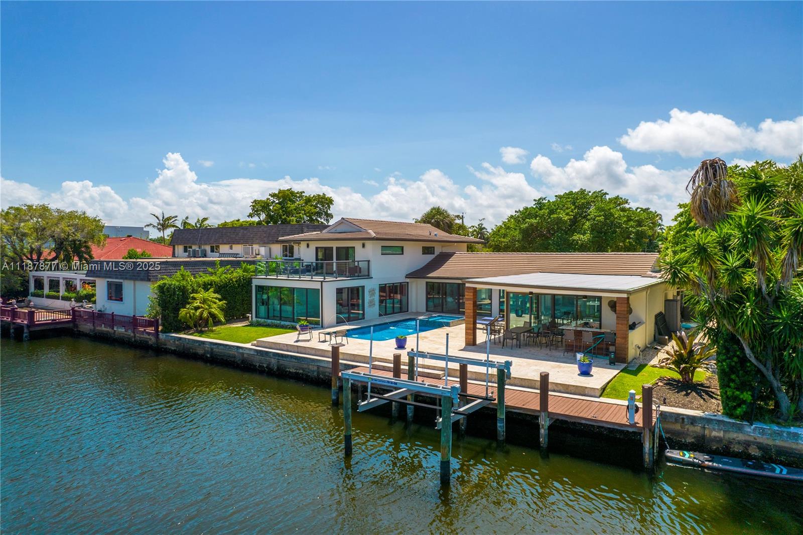 84b12bae-2183 1025 Diplomat Pkwy, Hollywood FL 33019 — #A11187877