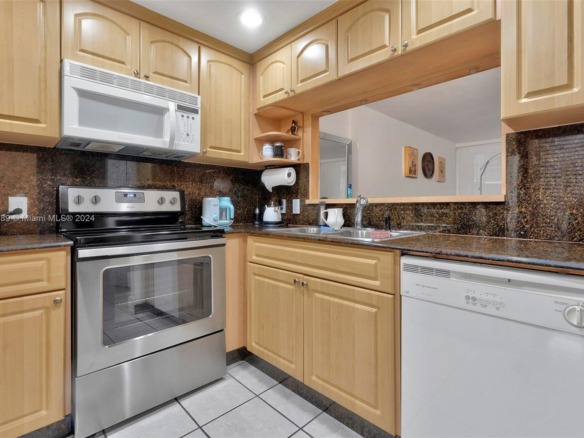 3401 N Country Club Dr # 406, Aventura FL 33180 — #A11229189