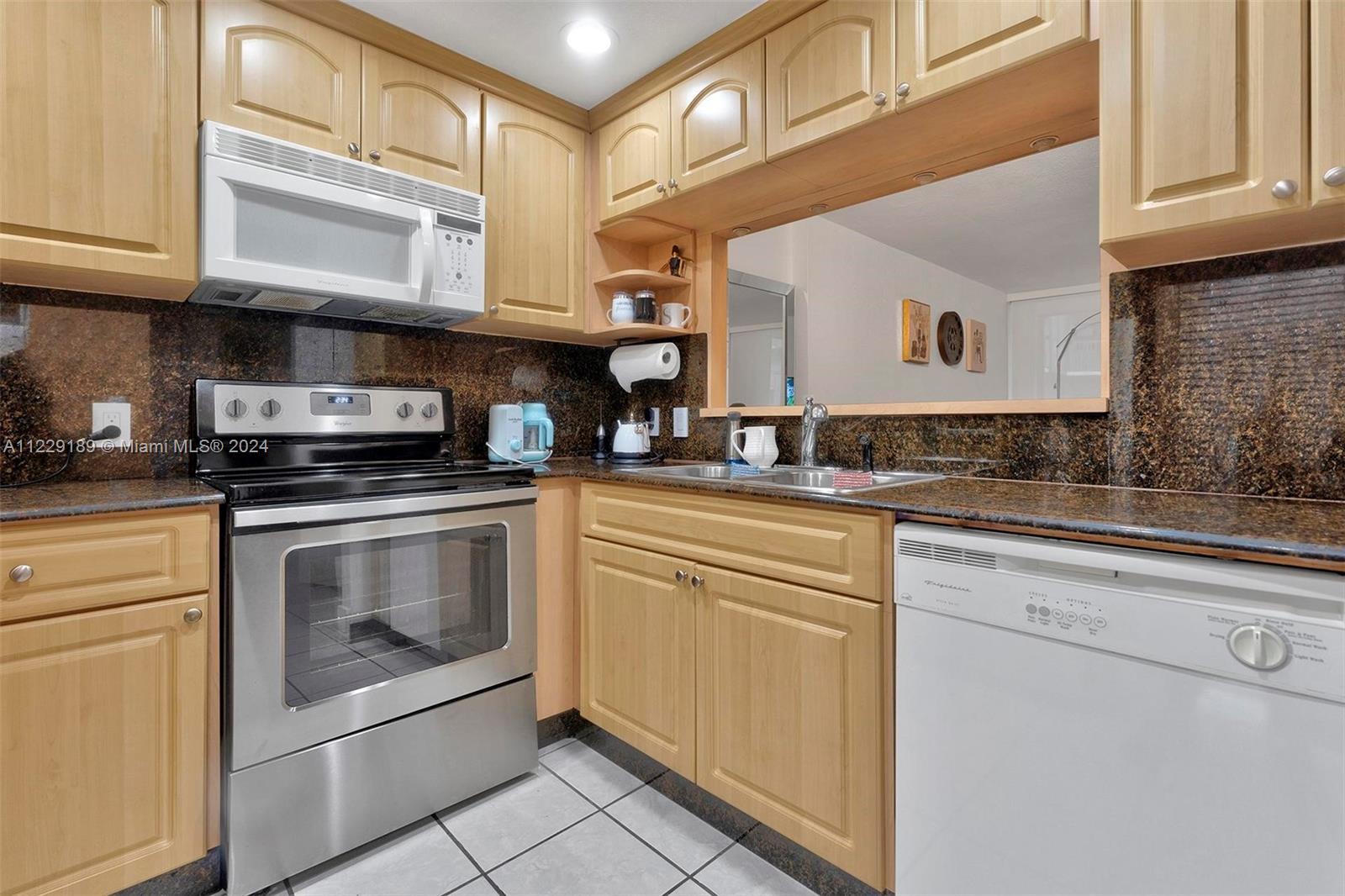 84b12bae-2222 3401 N Country Club Dr # 406, Aventura FL 33180 — #A11229189