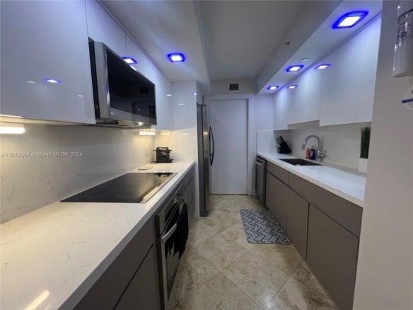 6917 Collins Ave # 809, Miami Beach FL 33141 — #A11244344