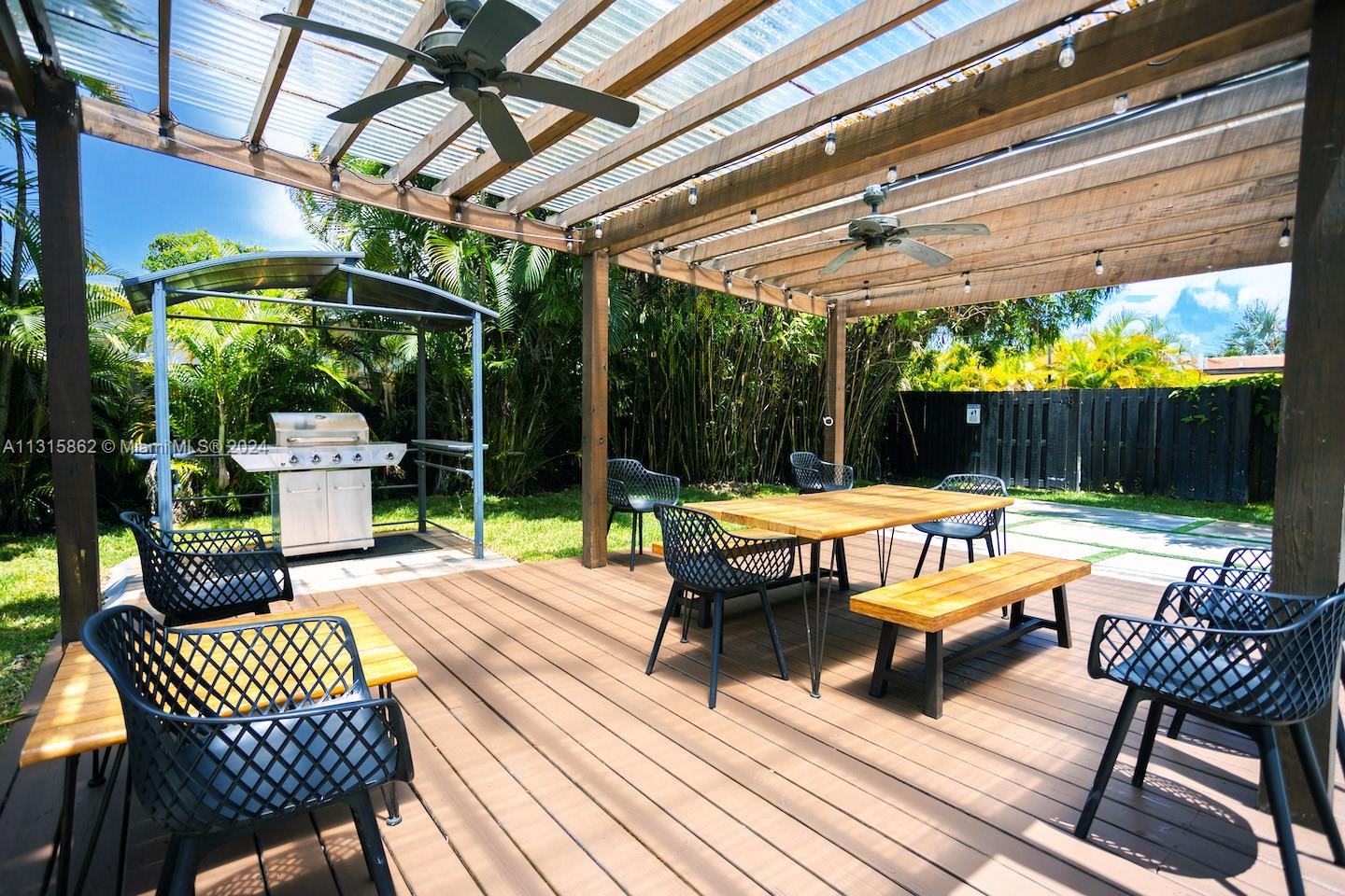 84b12bae-2284 1307 Rodman St, Hollywood FL 33019 — #A11315862