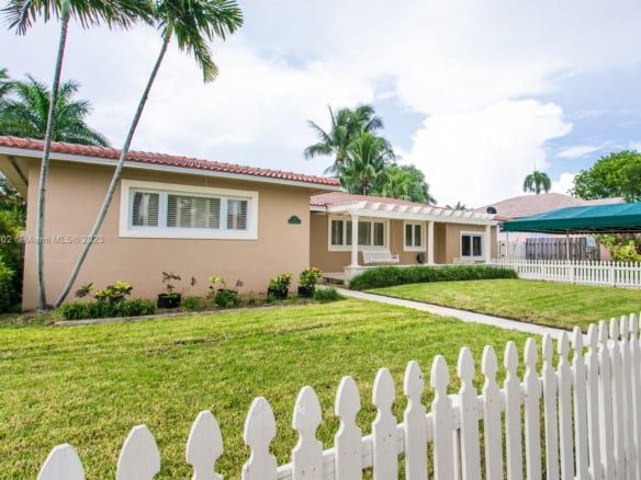 714 Harrison St, Hollywood FL 33019 — #A11317302