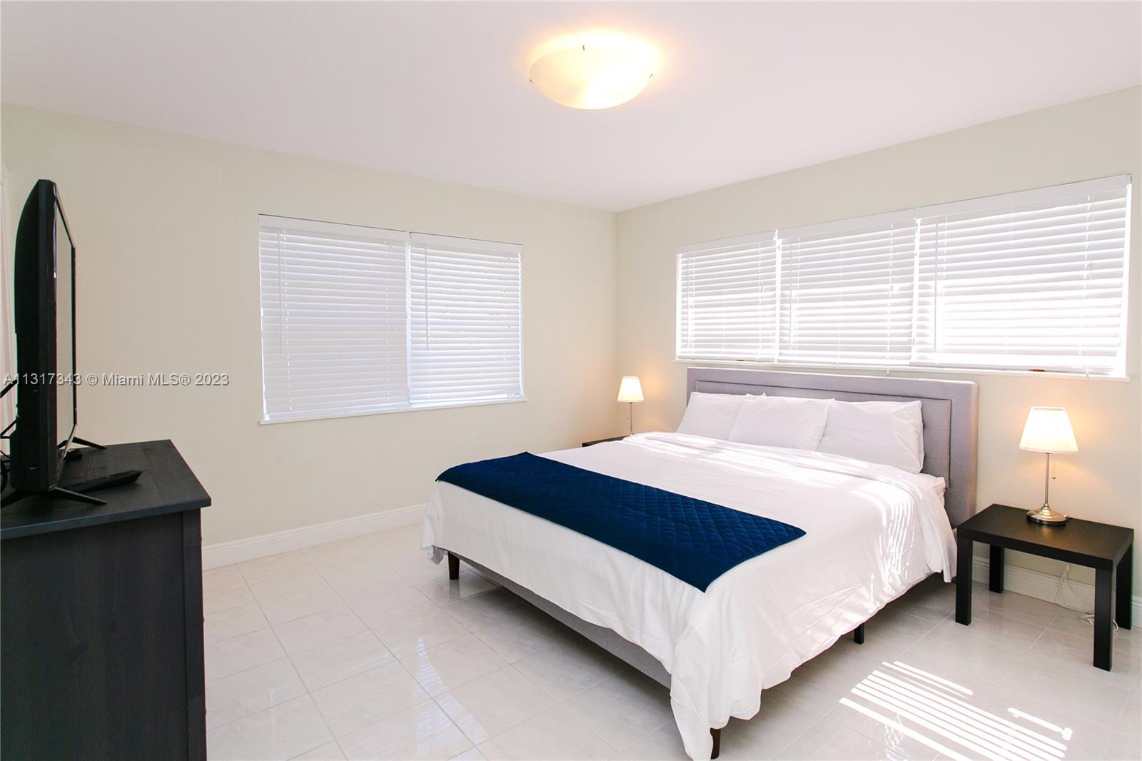 84b12bae-2286 951 Washington St, Hollywood FL 33019 — #A11317343