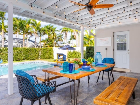 833 Washington St, Hollywood FL 33019 — #A11318257