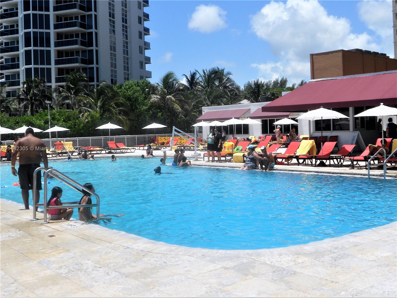 84b12bae-2465 19201 Collins Ave # 637, Sunny Isles Beach FL 33160 — #A11442305