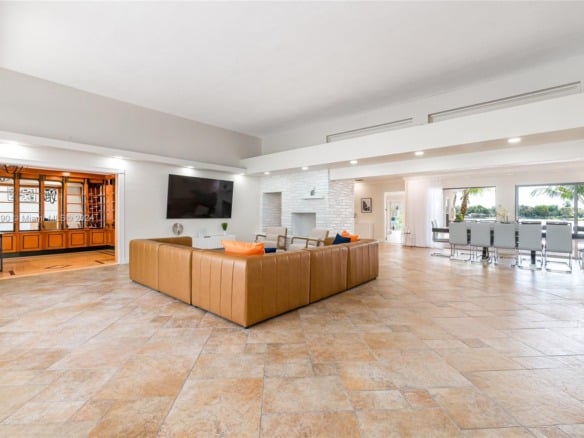 2500 NE 199th St, Miami FL 33180 — #A11467990
