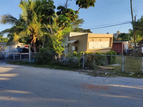 2234 NE 137 ST, North Miami Beach FL 33181-1840 — #A11478120