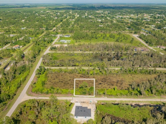 853 Belden Ave, Lehigh Acres FL 33936 — #A11494363