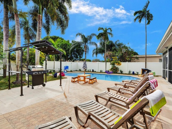 5500 Cleveland St, Hollywood FL 33021 — #A11514751