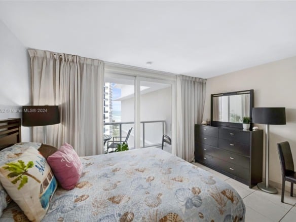 19201 N Collins Ave # 1117, Sunny Isles Beach FL 33160 — #A11516602