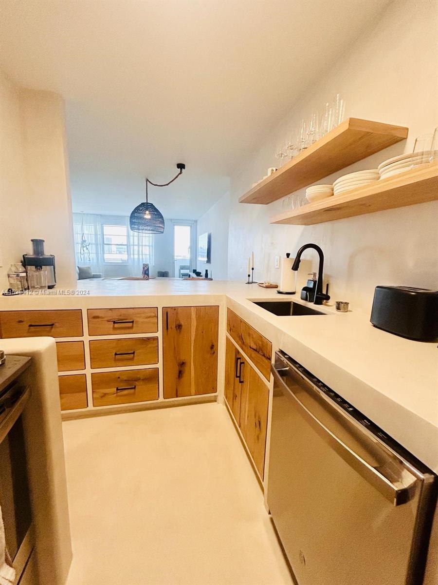 84b12bae-2631 100 Lincoln Rd # 1543, Miami Beach FL 33139 — #A11528412