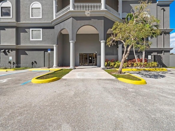 2227 N Federal Hwy, Hollywood FL 33020 — #A11538454