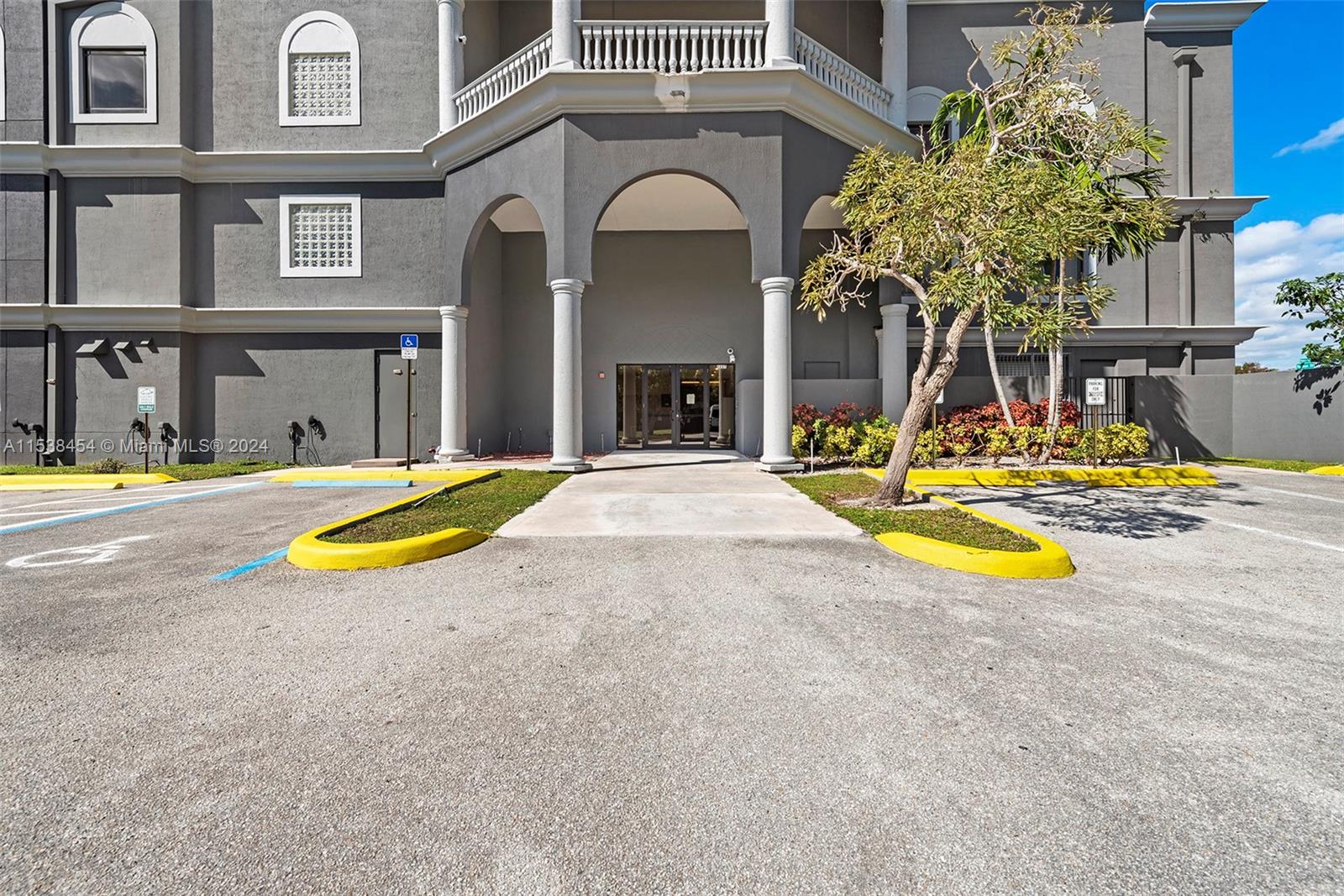 84b12bae-2667 2227 N Federal Hwy, Hollywood FL 33020 — #A11538454