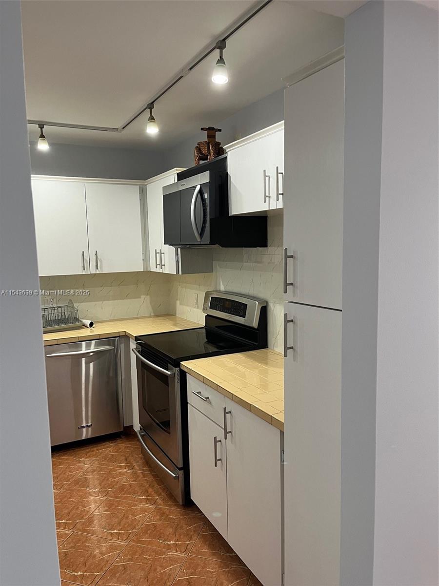 84b12bae-2681 2801 NE 183rd St # 2103W, Aventura FL 33160 — #A11543639