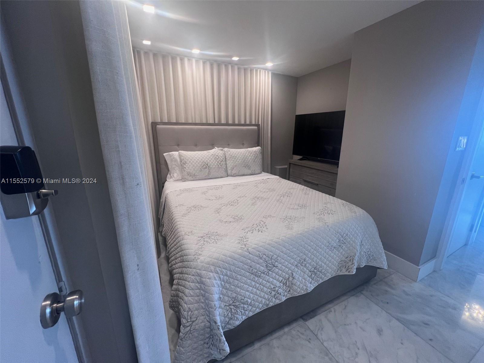 84b12bae-2720 100 Lincoln Rd # 1536, Miami Beach FL 33139 — #A11552579