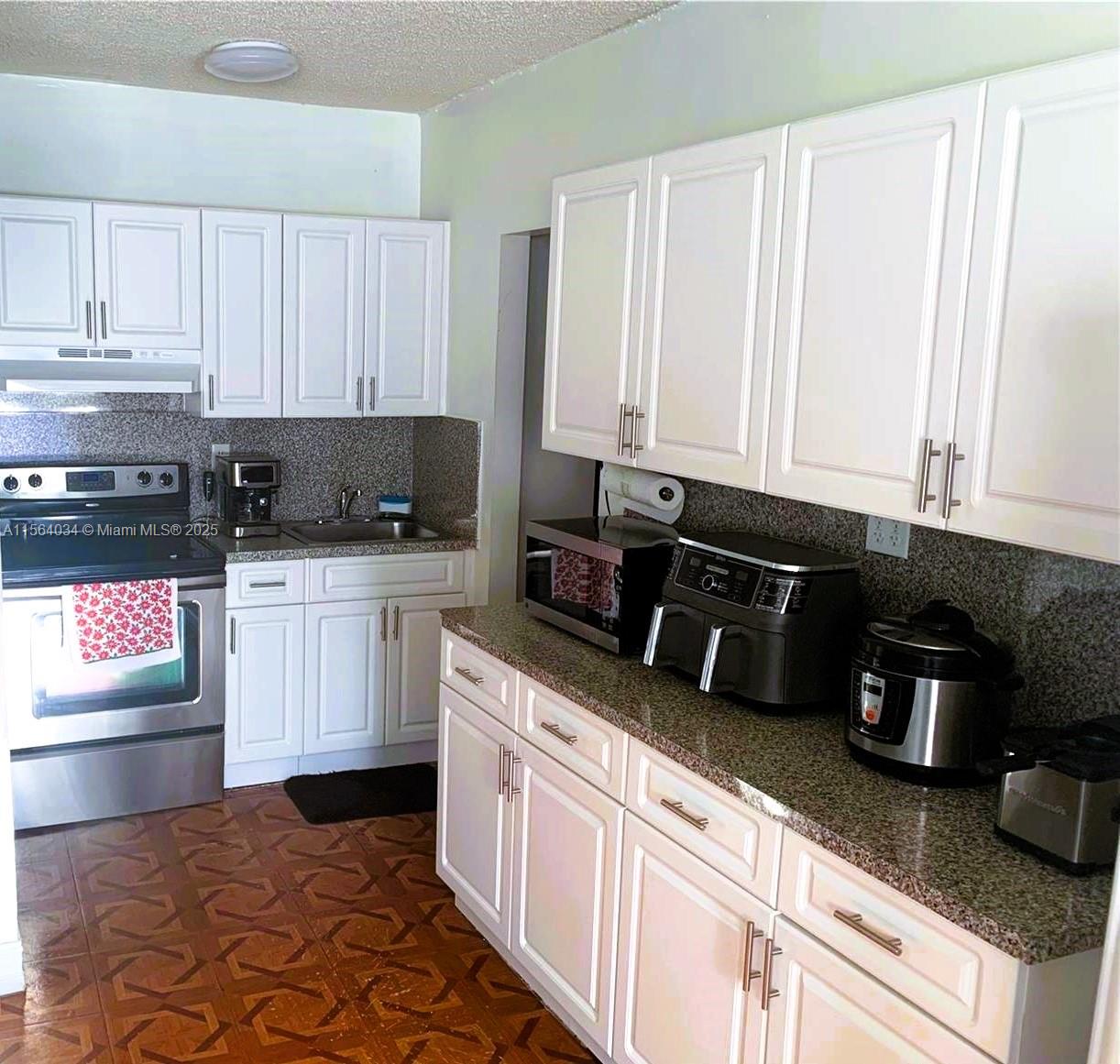 662 E 21st St, Hialeah FL 33013 — #A11564034