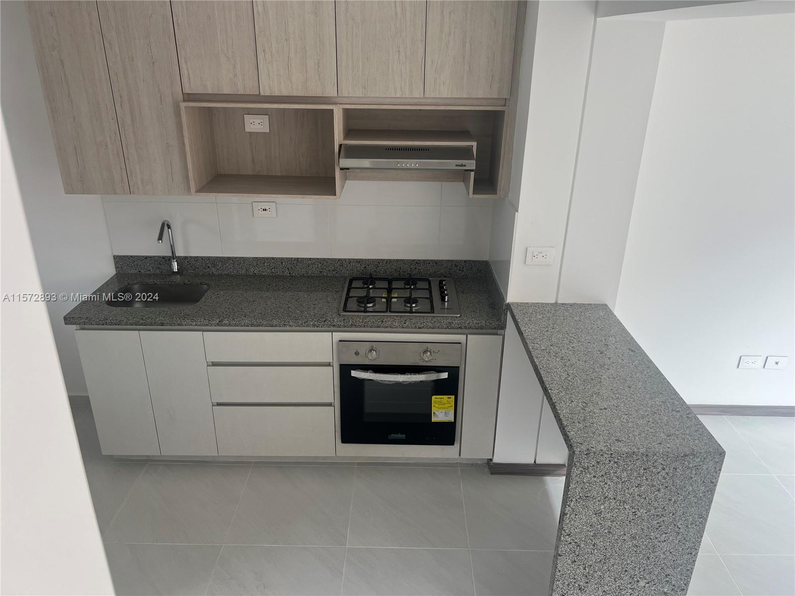84b12bae-2796 Calle 3 A # 22-76 S Manzana 3 # 8, . Colombia — #A11572893