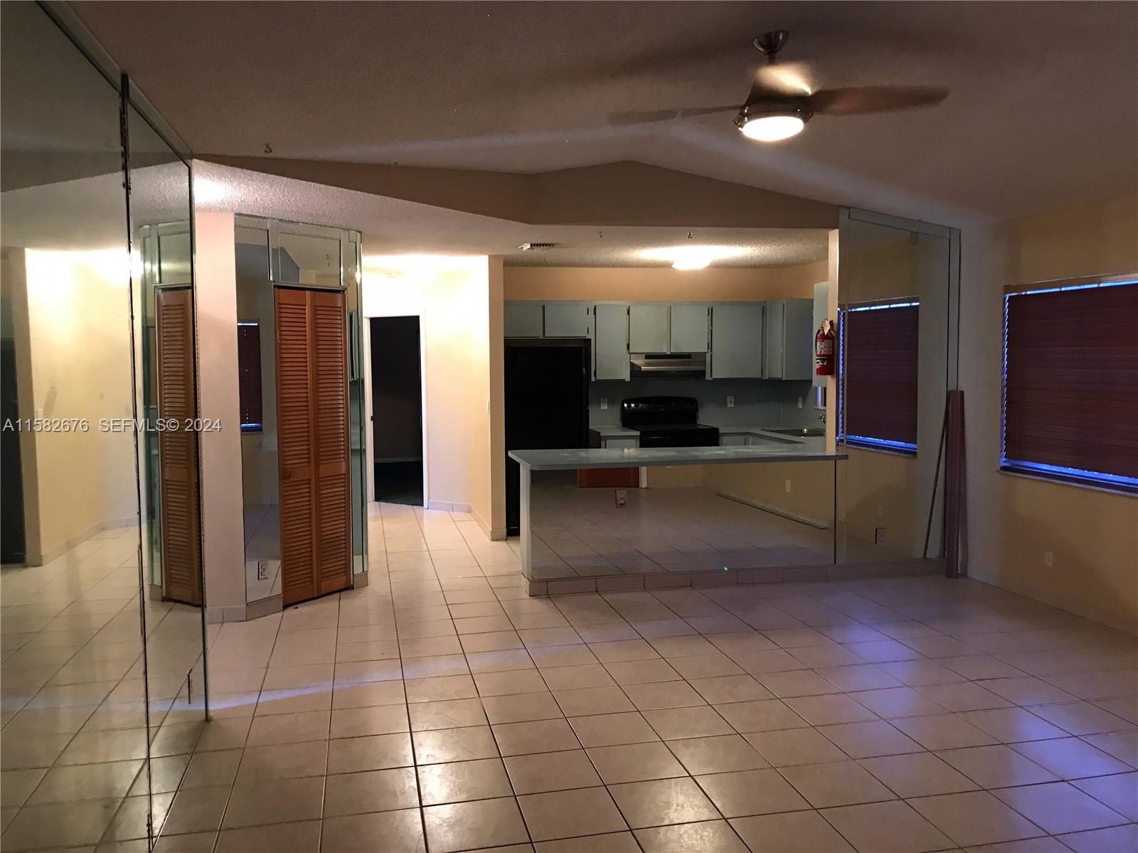 84b12bae-2827 725 NW 19th Ter, Fort Lauderdale FL 33311 — #A11582676