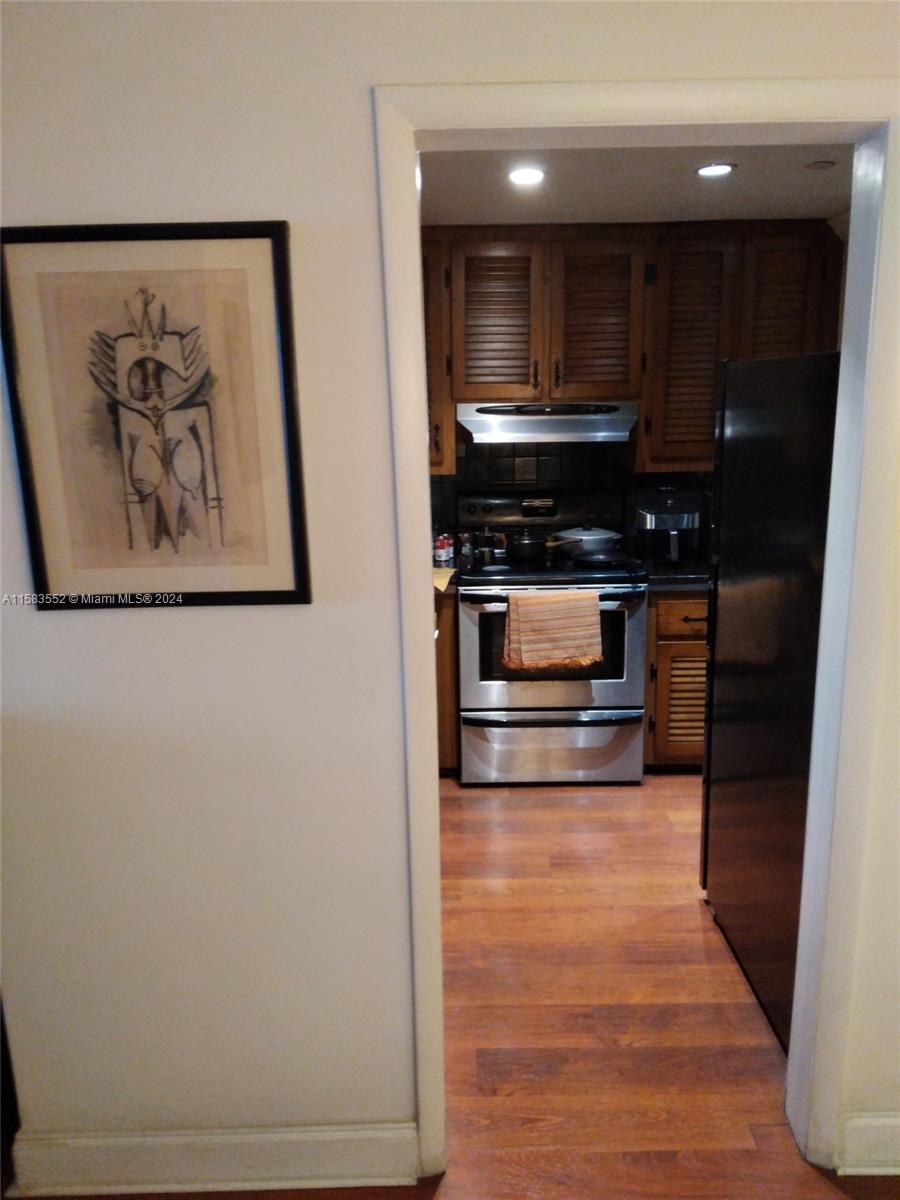 84b12bae-2832 911 Ponce De Leon Blvd # 904, Coral Gables FL 33134 — #A11583552
