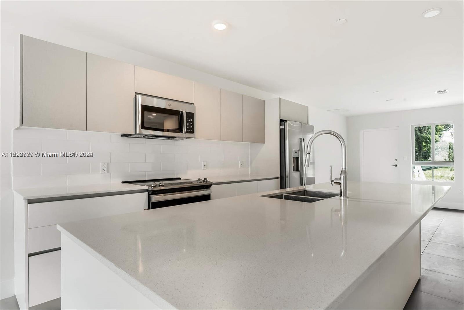 84b12bae-2857 2561 NE 193rd St # 1103, Miami FL 33180 — #A11592677