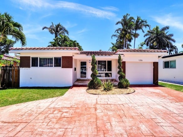 1206 Lincoln St, Hollywood FL 33019 — #A11599694