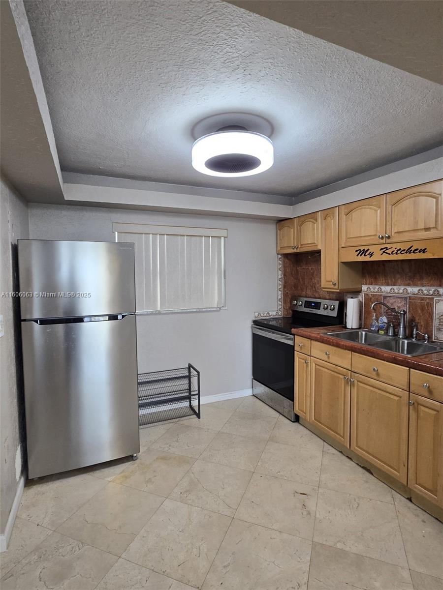 84b12bae-2914 4000 NE 170th St # 604, North Miami Beach FL 33160 — #A11606063