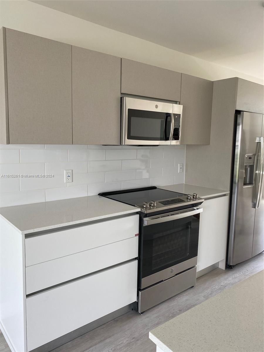 84b12bae-2963 2505 NE 193rd St # 4207, Miami FL 33180 — #A11615261