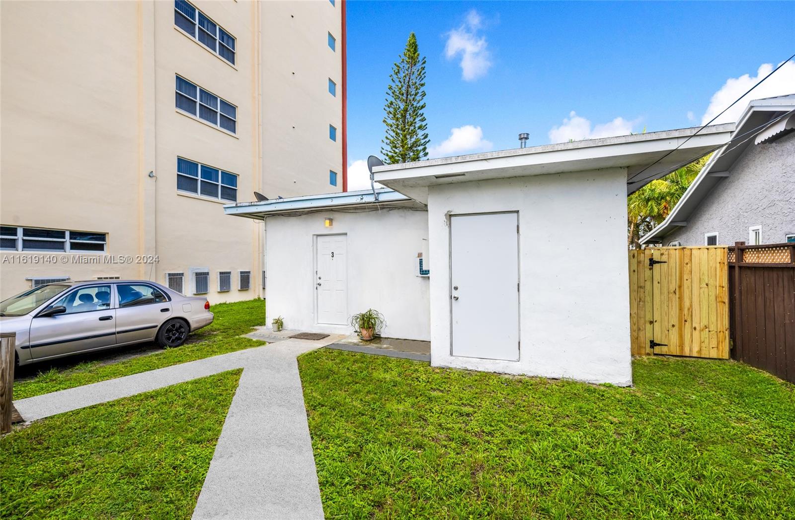 84b12bae-2983 1711 Buchanan St, Hollywood FL 33020 — #A11619140