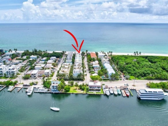 305 Oak St, Hollywood FL 33019 — #A11622188