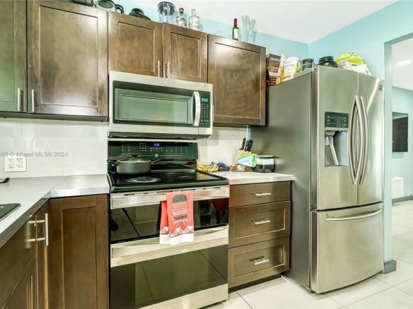 216 SW 6th St, Hallandale Beach FL 33009 — #A11632466