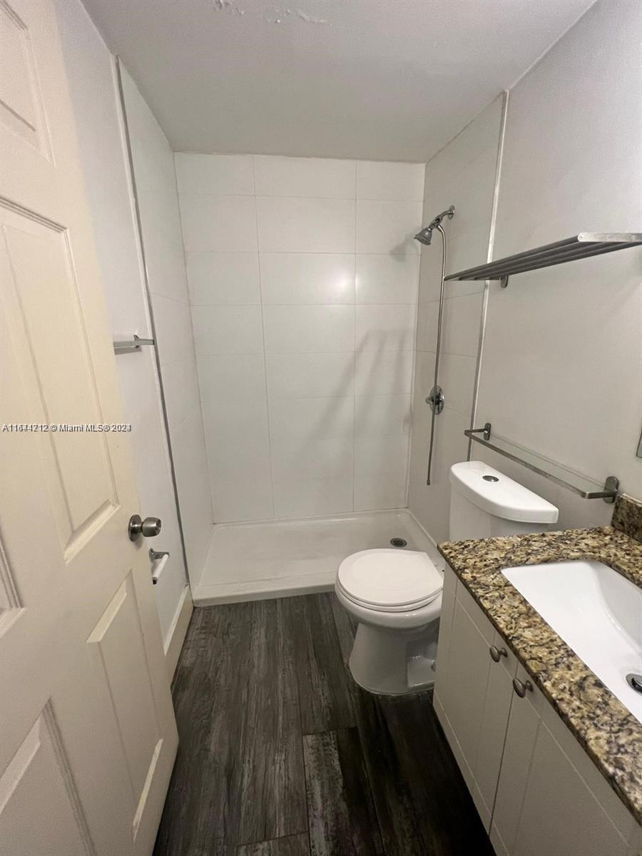 84b12bae-3097 2500 NE 192nd St, Miami FL 33180 — #A11644212