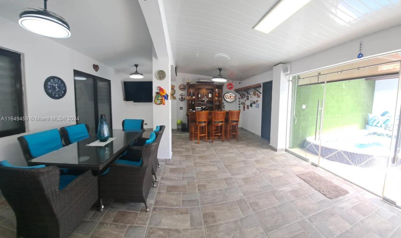 84b12bae-3123 56-D Versalles I – Panama City, PA Panama — #A11649459