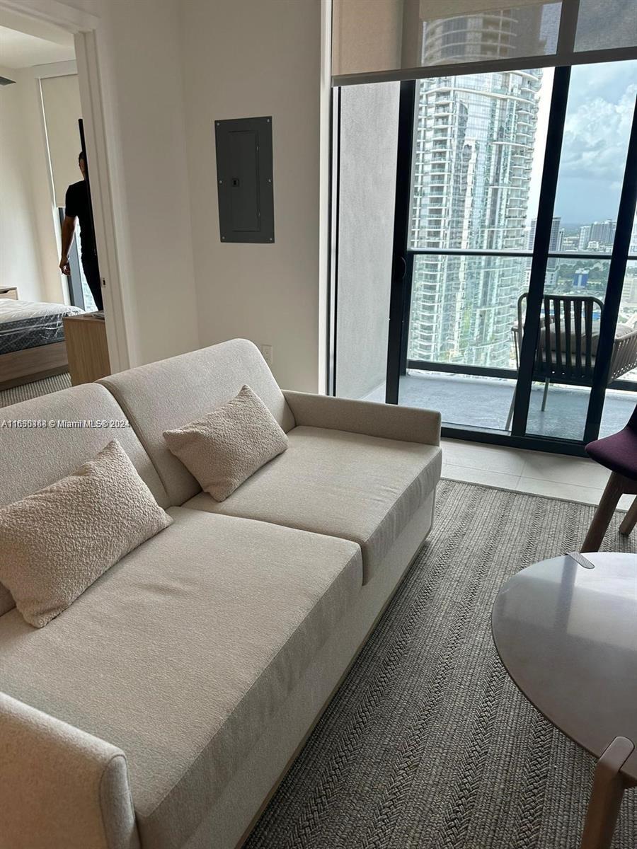 84b12bae-3130 601 NE 1 st AVE # 3513, Florida City FL 33132 — #A11650368