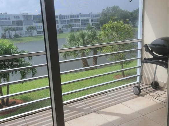 82 Oakridge G # 82, Deerfield Beach FL 33442 — #A11838164