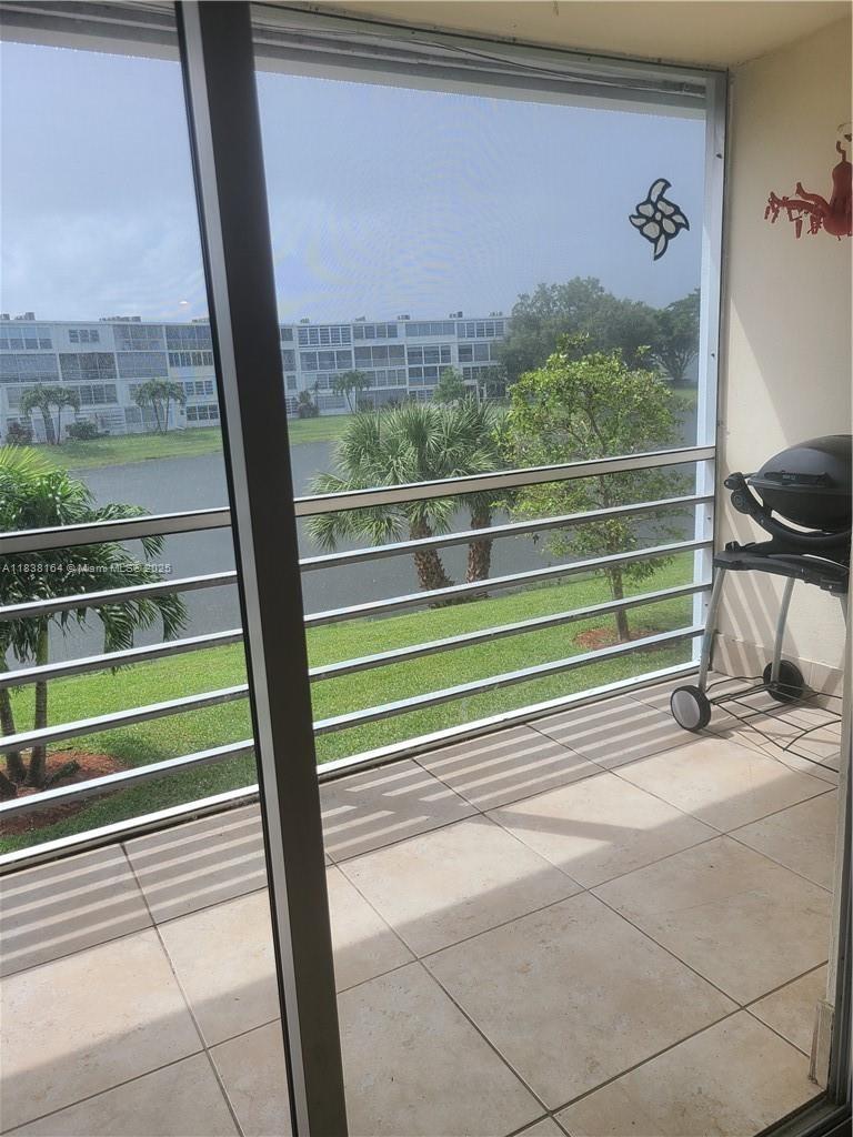 84b12bae-321 82 Oakridge G # 82, Deerfield Beach FL 33442 — #A11838164