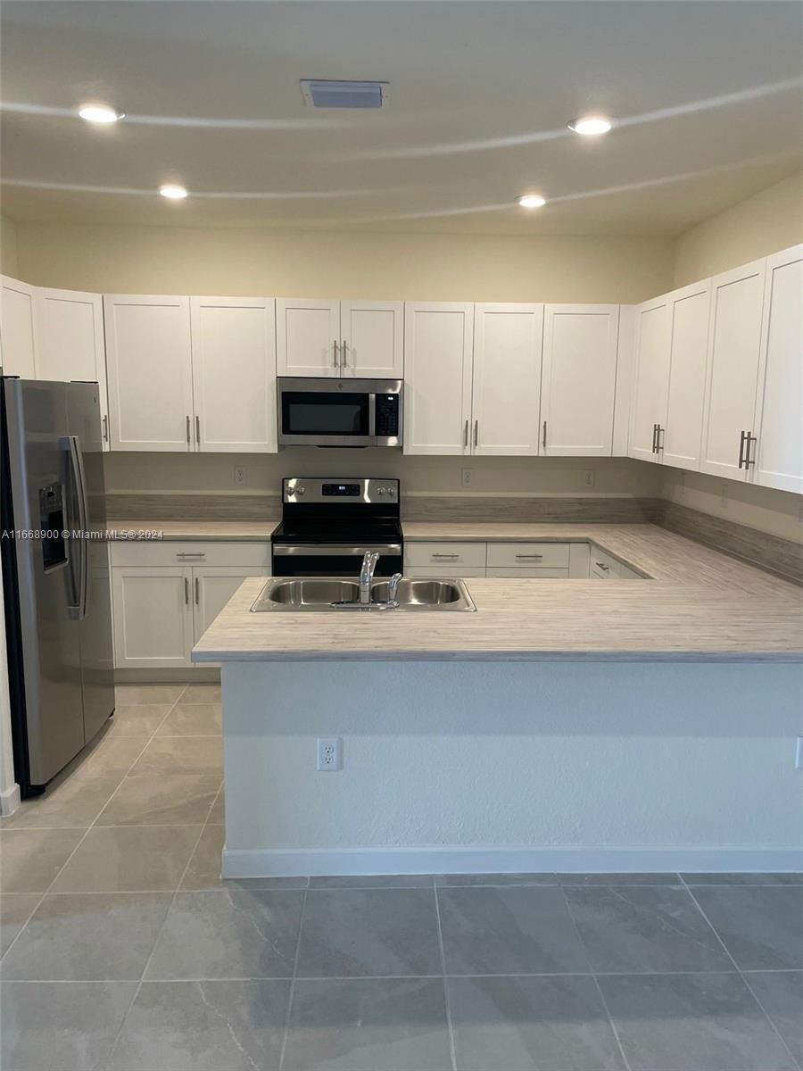 84b12bae-3235 3415 W 112th Ter, Hialeah FL 33018 — #A11668900