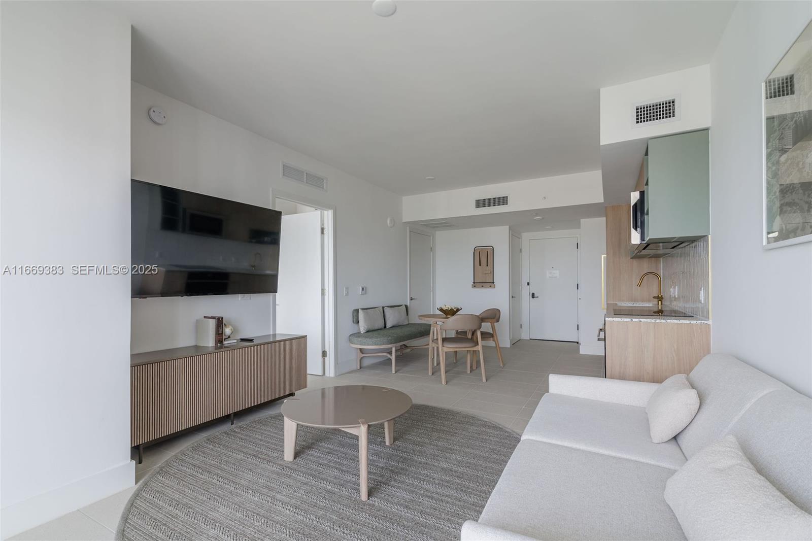 84b12bae-3236 601 NE 1st Street # 4204, Miami FL 33132 — #A11669383