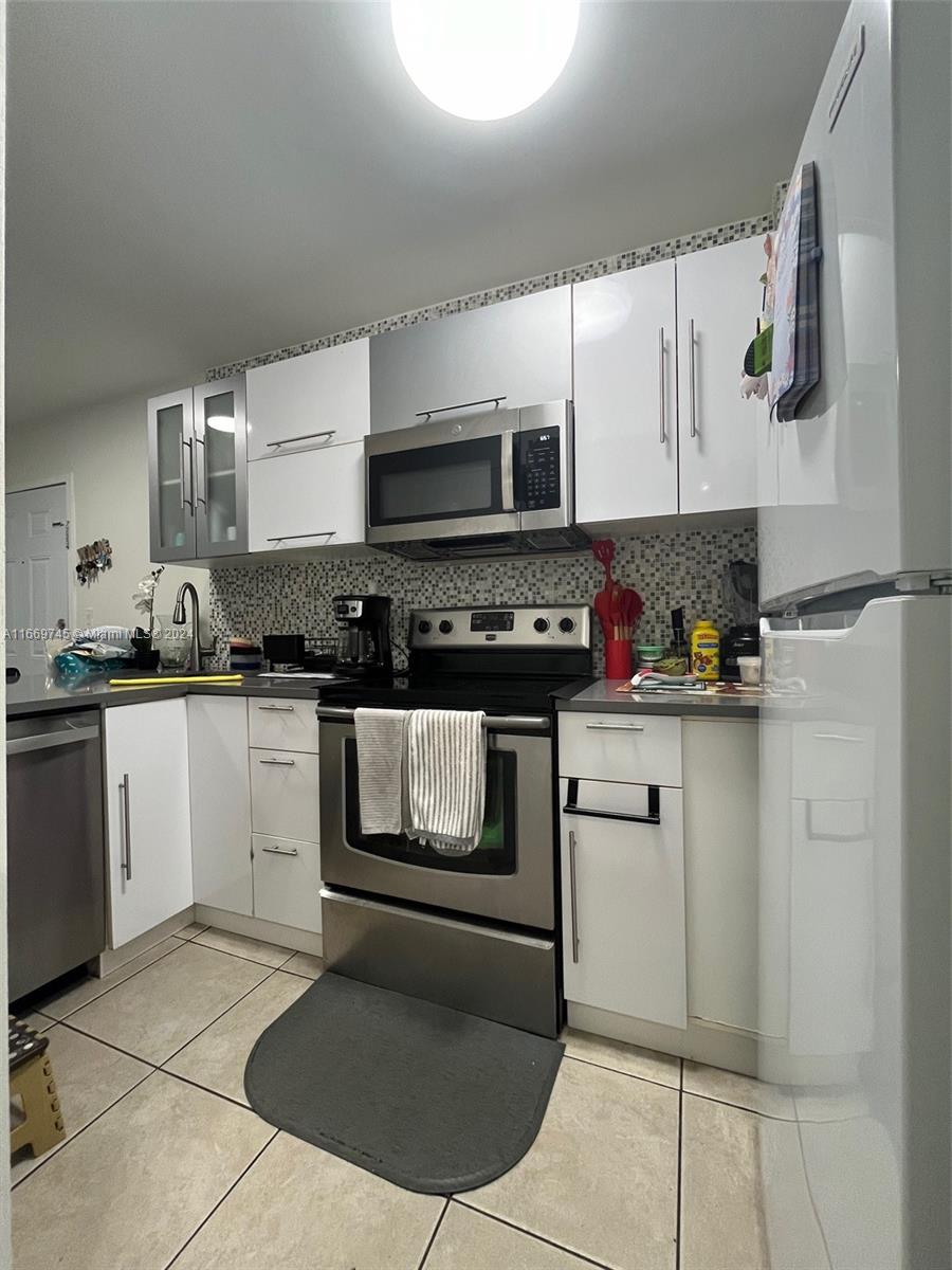 84b12bae-3241 8075 NW 7th St # 109, Miami FL 33126 — #A11669745