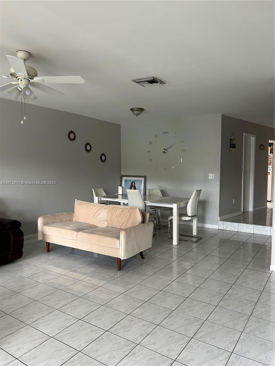 84b12bae-3254 Listing #A11672411