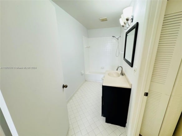 3473 NW 44th St # 103, Oakland Park FL 33309 — #A11673507