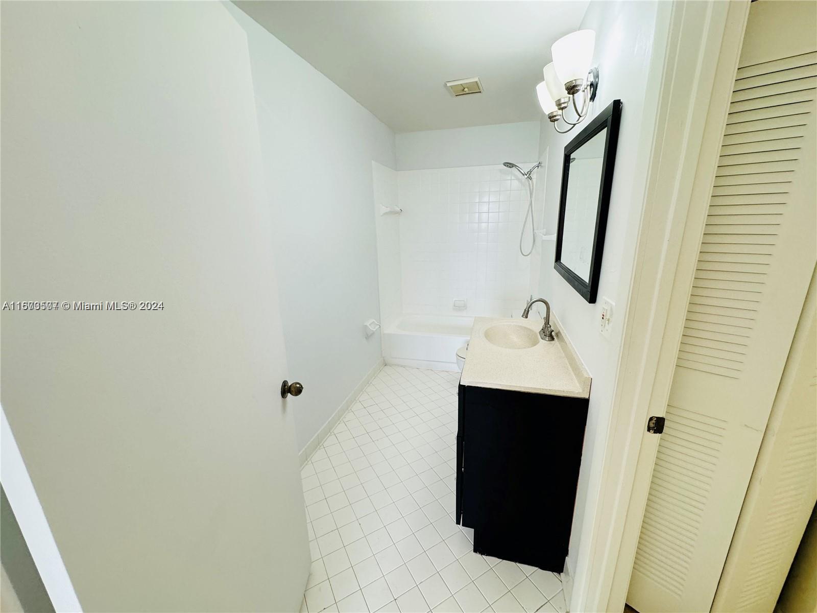84b12bae-3266 3473 NW 44th St # 103, Oakland Park FL 33309 — #A11673507