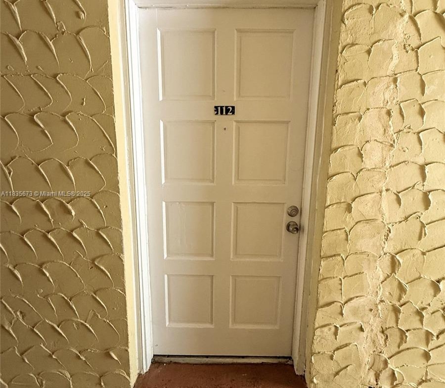900