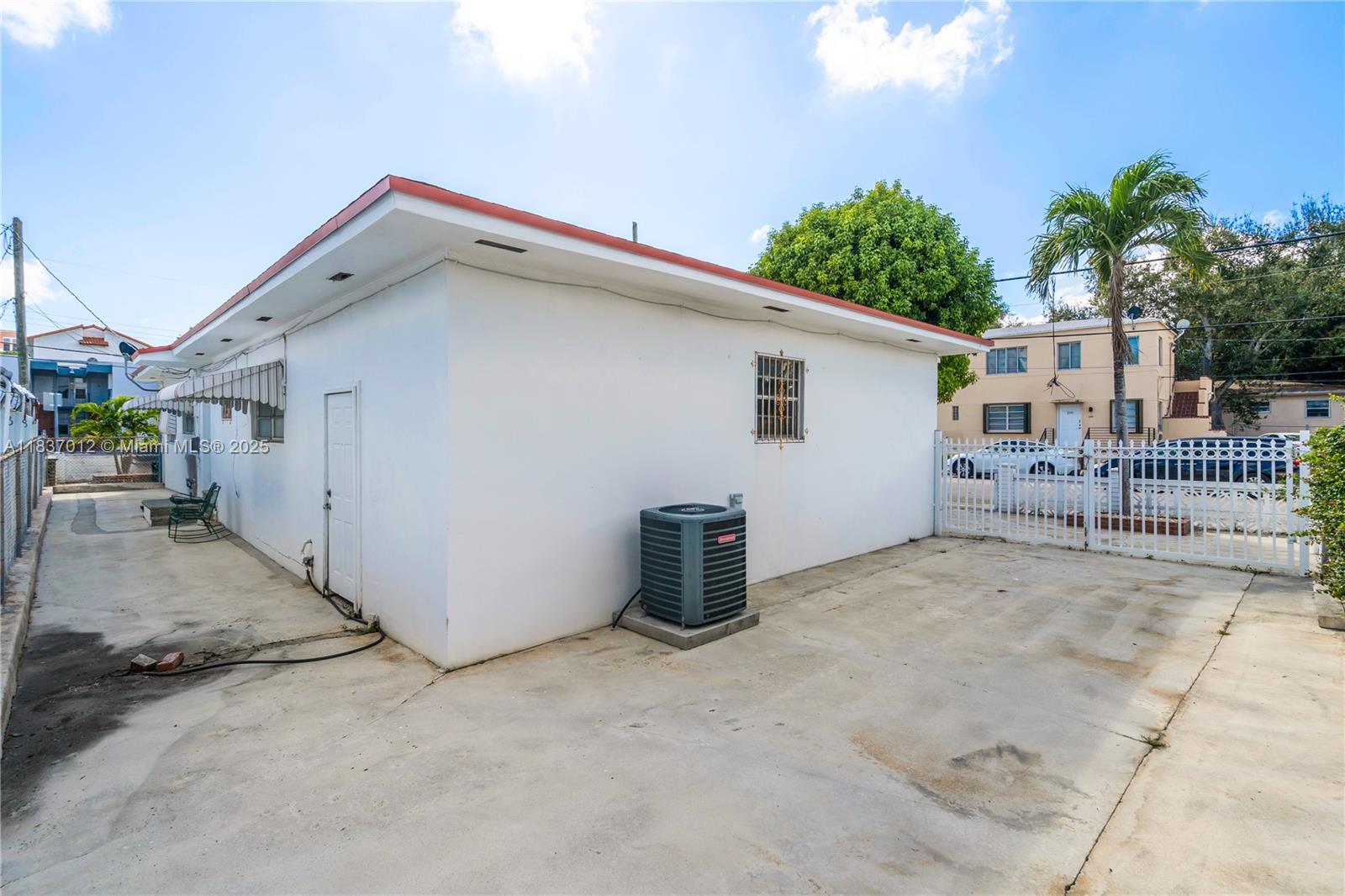 84b12bae-332 201 NW 14th Ave, Miami FL 33125 — #A11837012