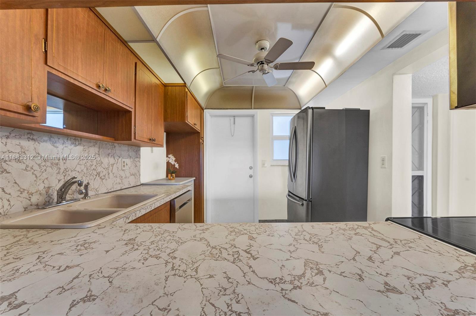 84b12bae-3341 330 SE 2nd St # 303F, Hallandale Beach FL 33009 — #A11683312