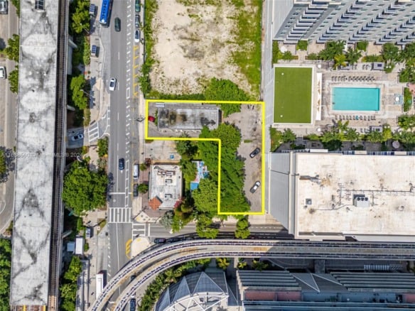 75 SW 11th St, Miami FL 33130 — #A11688560