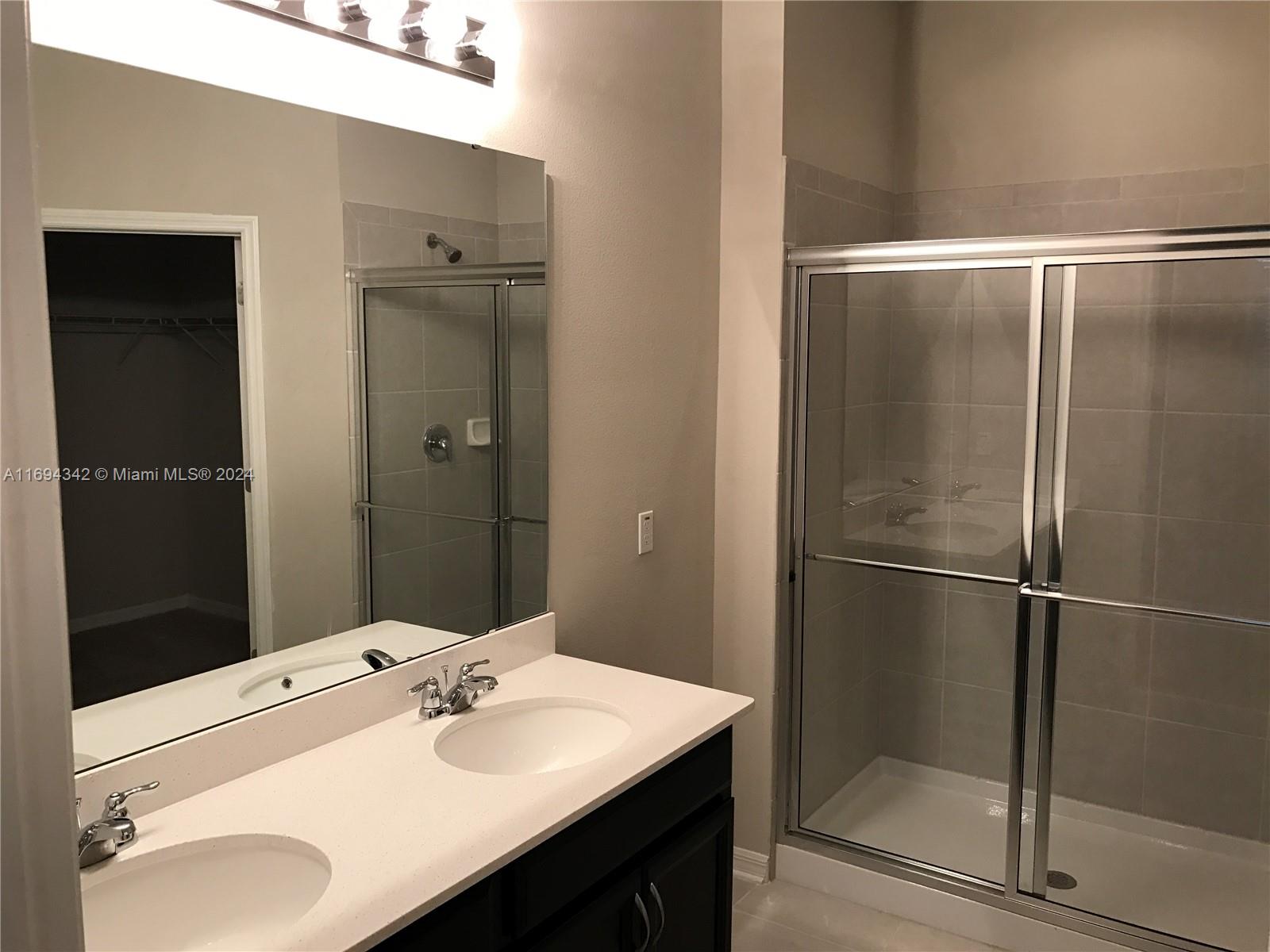 84b12bae-3420 2121 Preston LN, Kissimmee FL 34746 — #A11694342