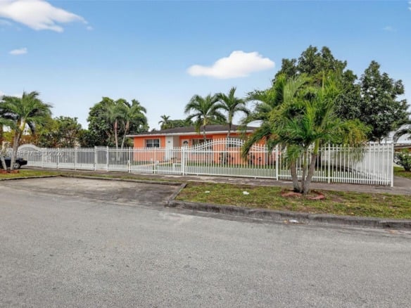 500 E 30th St, Hialeah FL 33013 — #A11695799