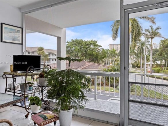 501 Blue Heron Dr # A, Hallandale Beach FL 33009 — #A11698744
