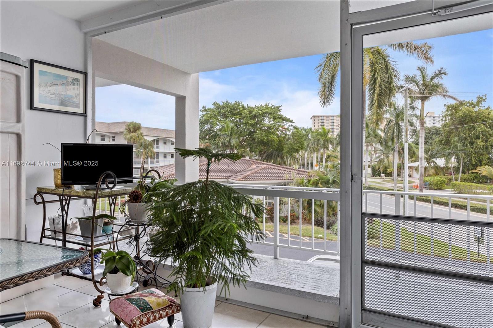 501 Blue Heron Dr # A, Hallandale Beach FL 33009 — #A11698744