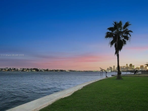 1386 S Venetian Way, Miami FL 33139 — #A11701312